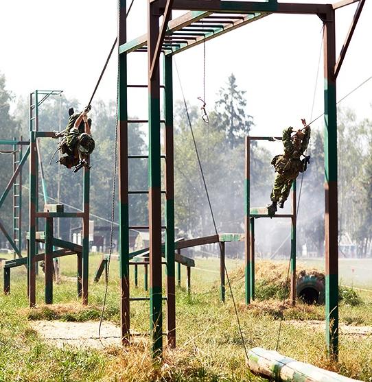 Фото ВЧ 28337. Тренировки бойцов полка на полосе препятствий