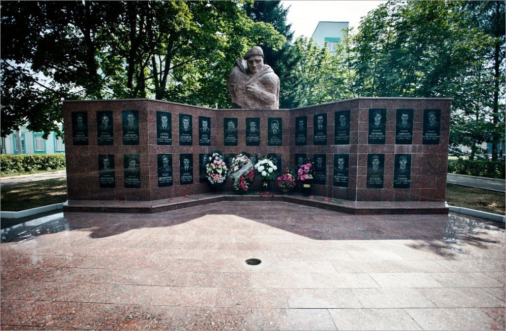 Фото ВЧ 28337. Мемориальный комплекс в память о воинах полка, погибших при исполнении боевых задач