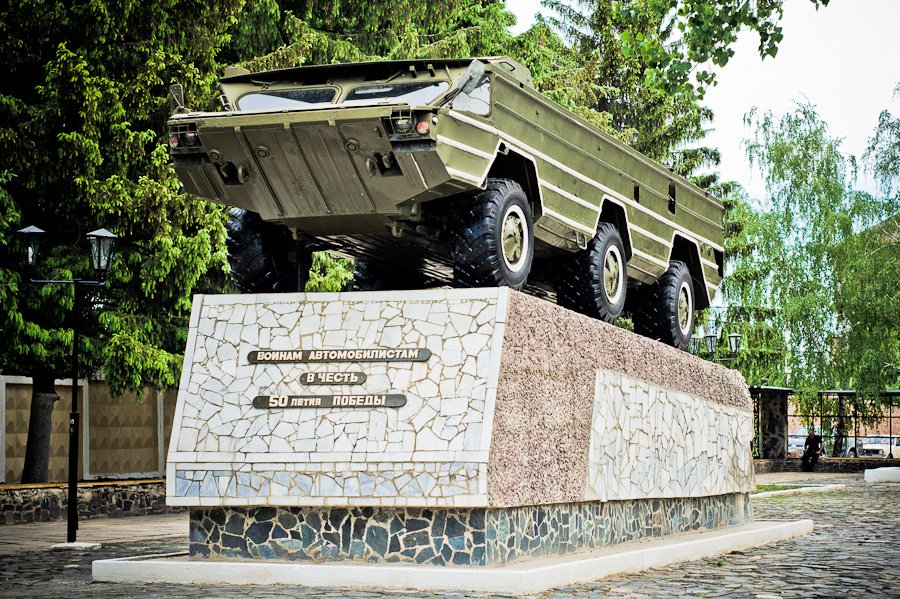ВЧ 20115. Памятник воинам автомобилистам вход в часть