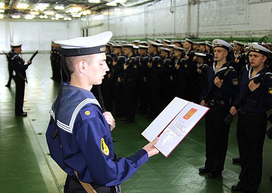 Принятие военной присяги молодым пополнением тяжелого авианесущего крейсера «Адмирал Кузнецов»