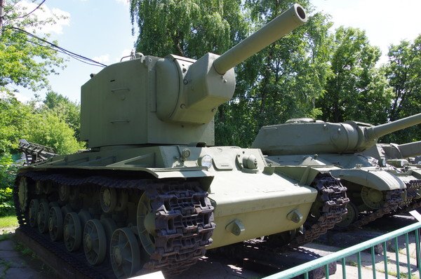 Танк КВ-2